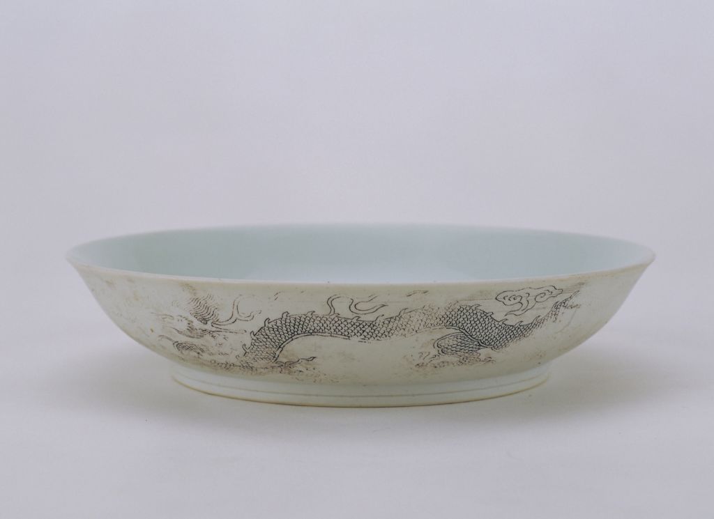 图片[1]-Blue and white cloud dragon pattern plate-China Archive